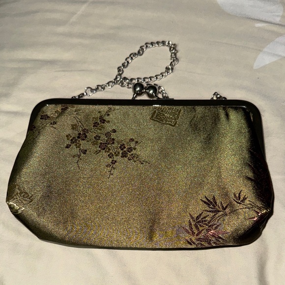 Jennjohn Silk Green Clutch with Chain - Picture 4 of 5